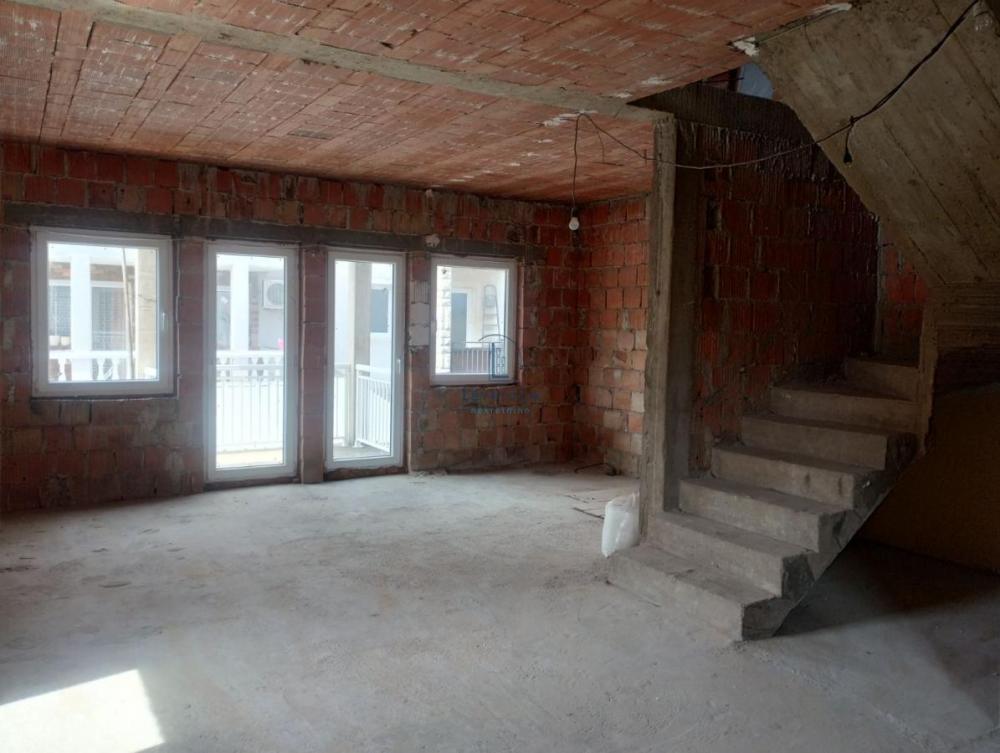 Glavna slika -Zemun polje, 100m2, četvorosoban stan u novogradnji